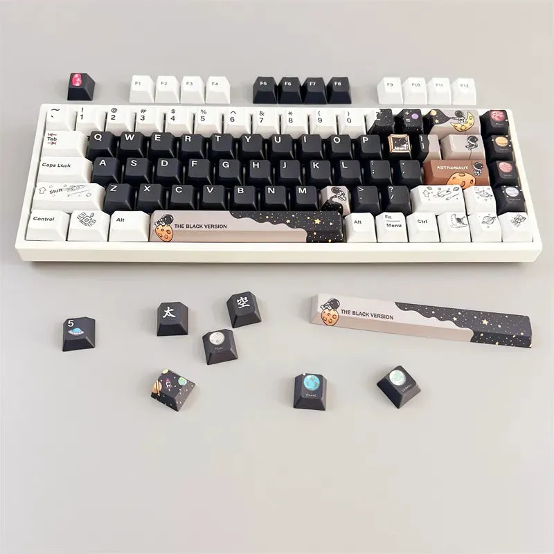 Black and white keycaps set |