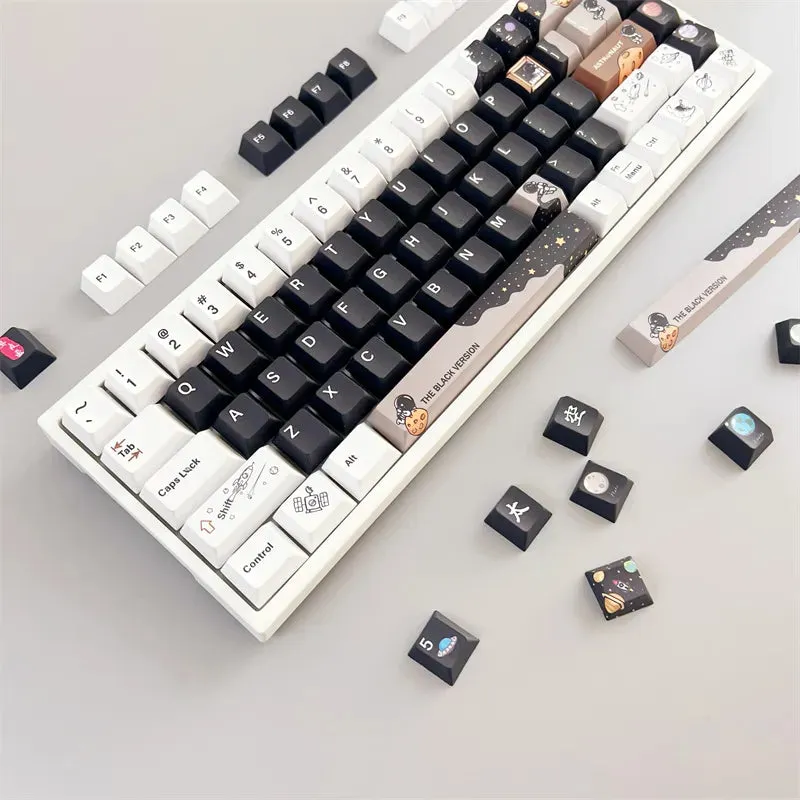 Black and white keycaps set |