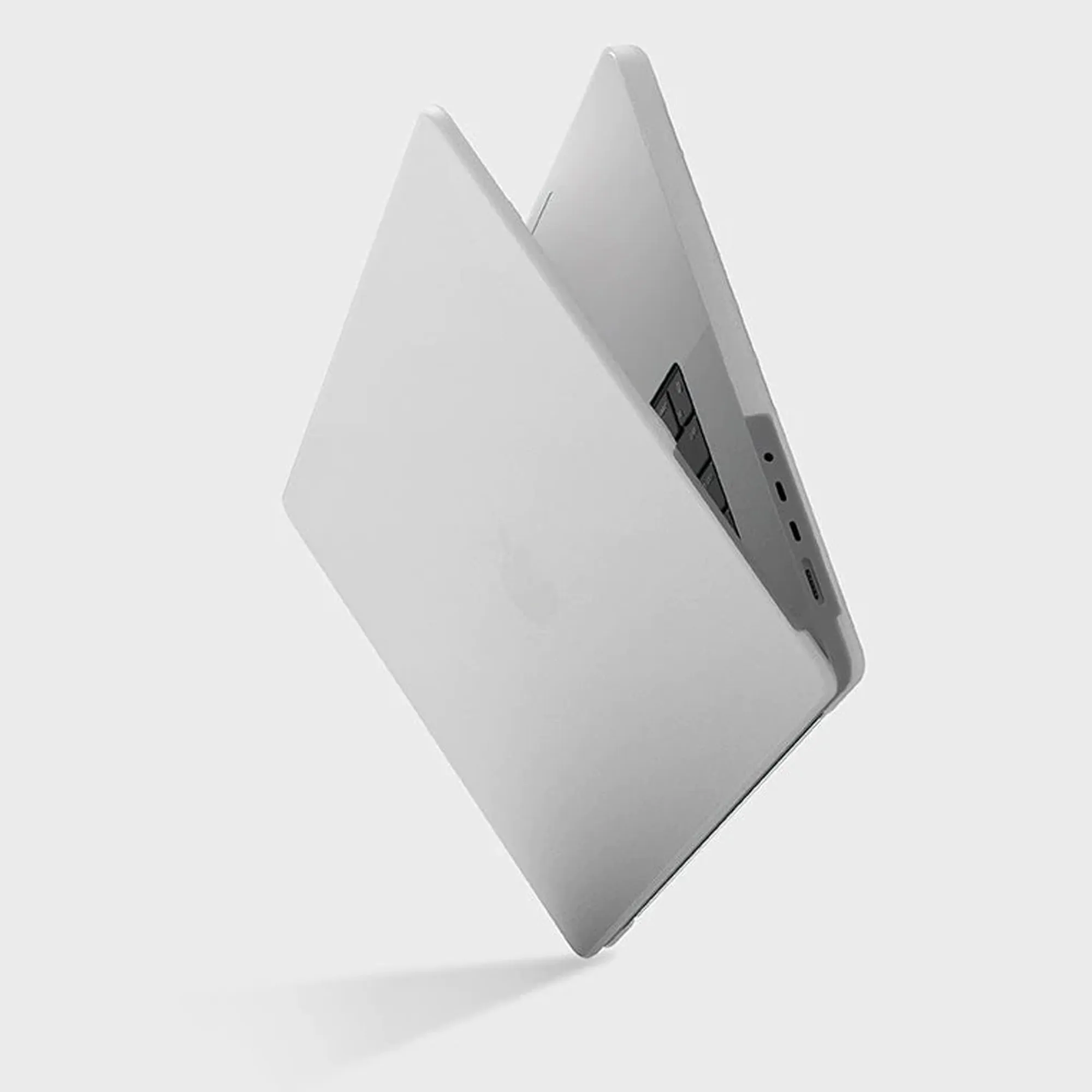 Uniq Husk Pro Claro Case for Macbook Pro 16" ( 2019 ) - Matte Clear Dove (Barcode: 8886463673423 )