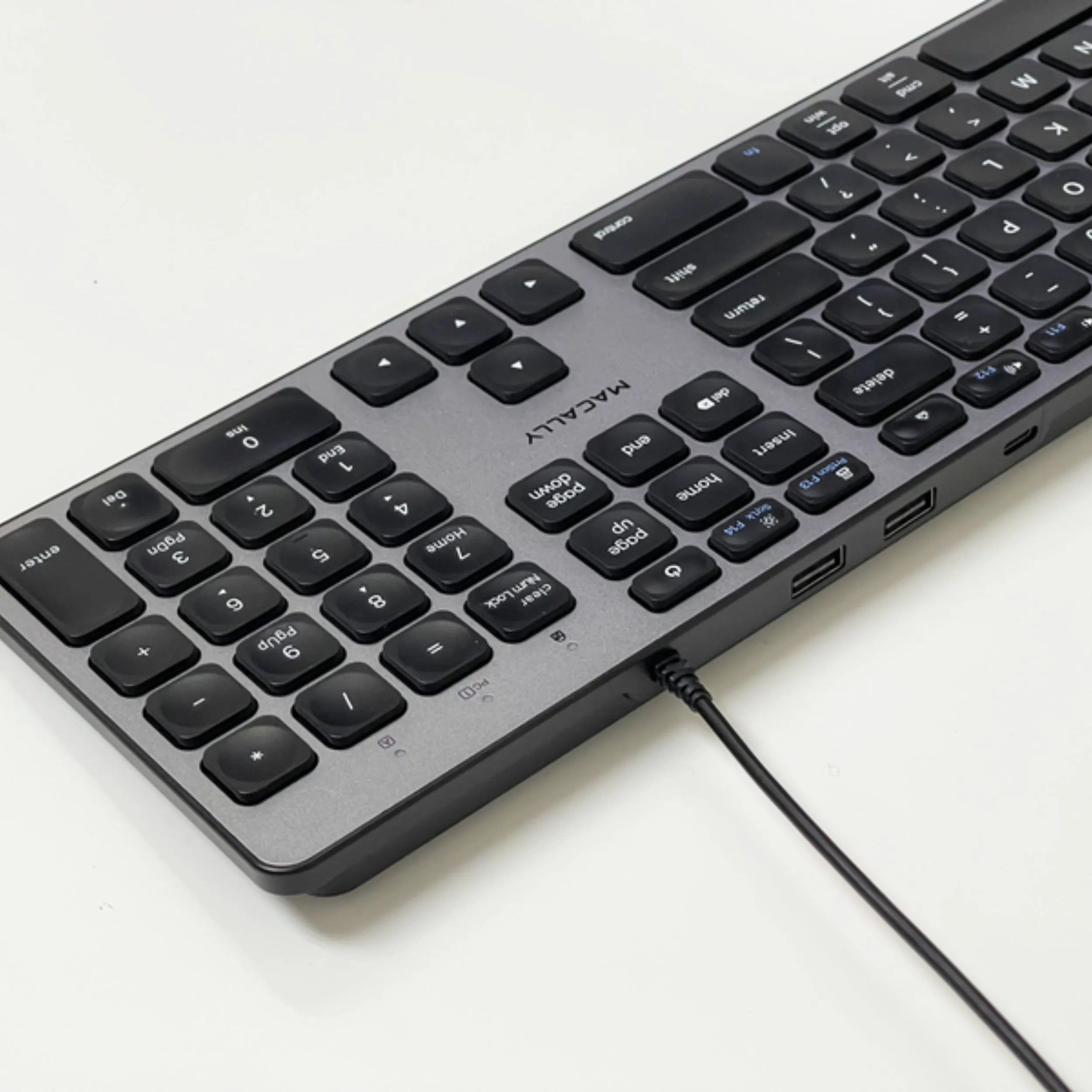 USB C Keyboard with USB Hub Ports For Mac