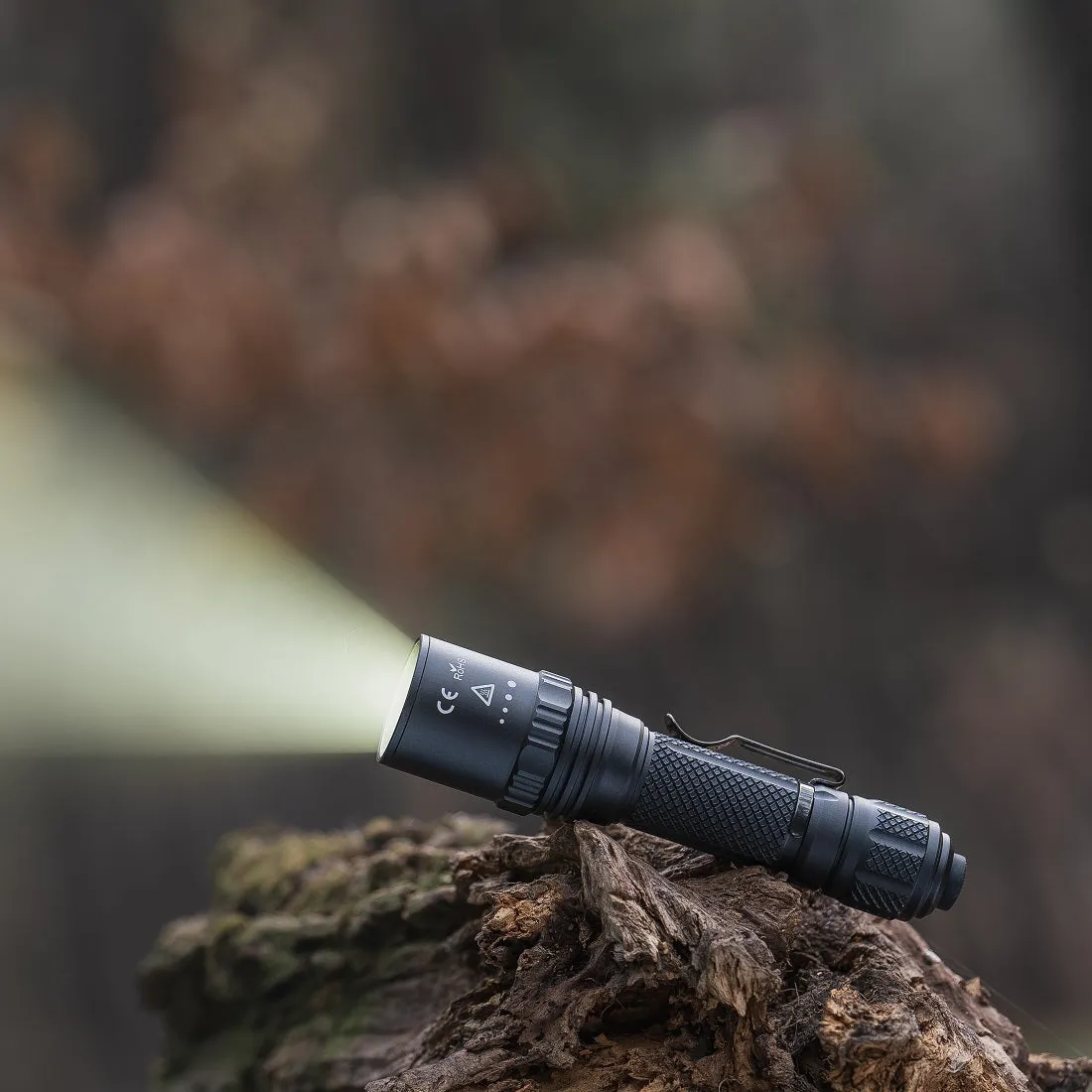 Weltool M8 Zoomable LED Flashlight