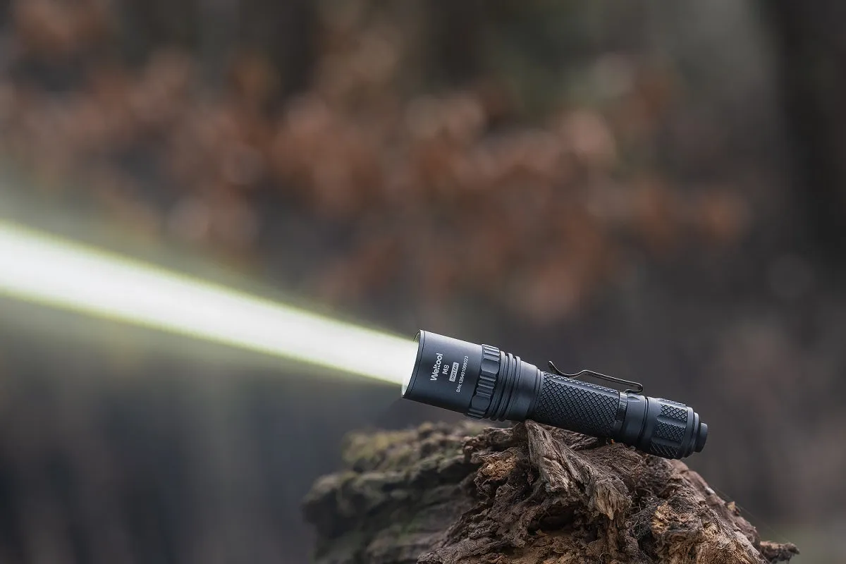 Weltool M8 Zoomable LED Flashlight